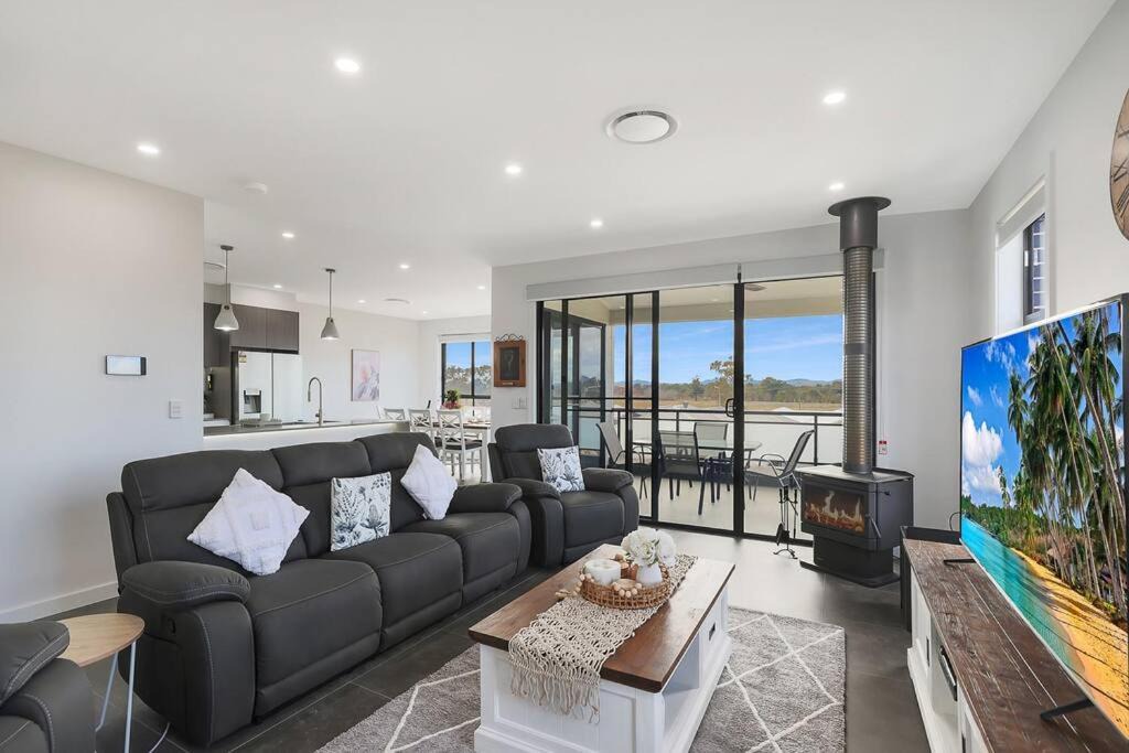 Central Mudgee House | Illalangi-Modern Escape & Views