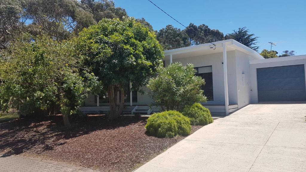Wimbledon Heights House | Island Escape