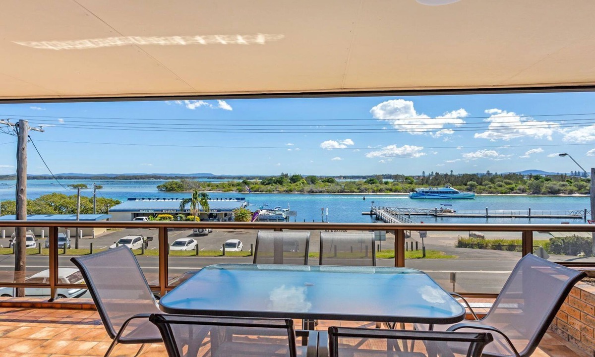 Forster Apartment | Island View 4 -Opposite Wallis Lake!