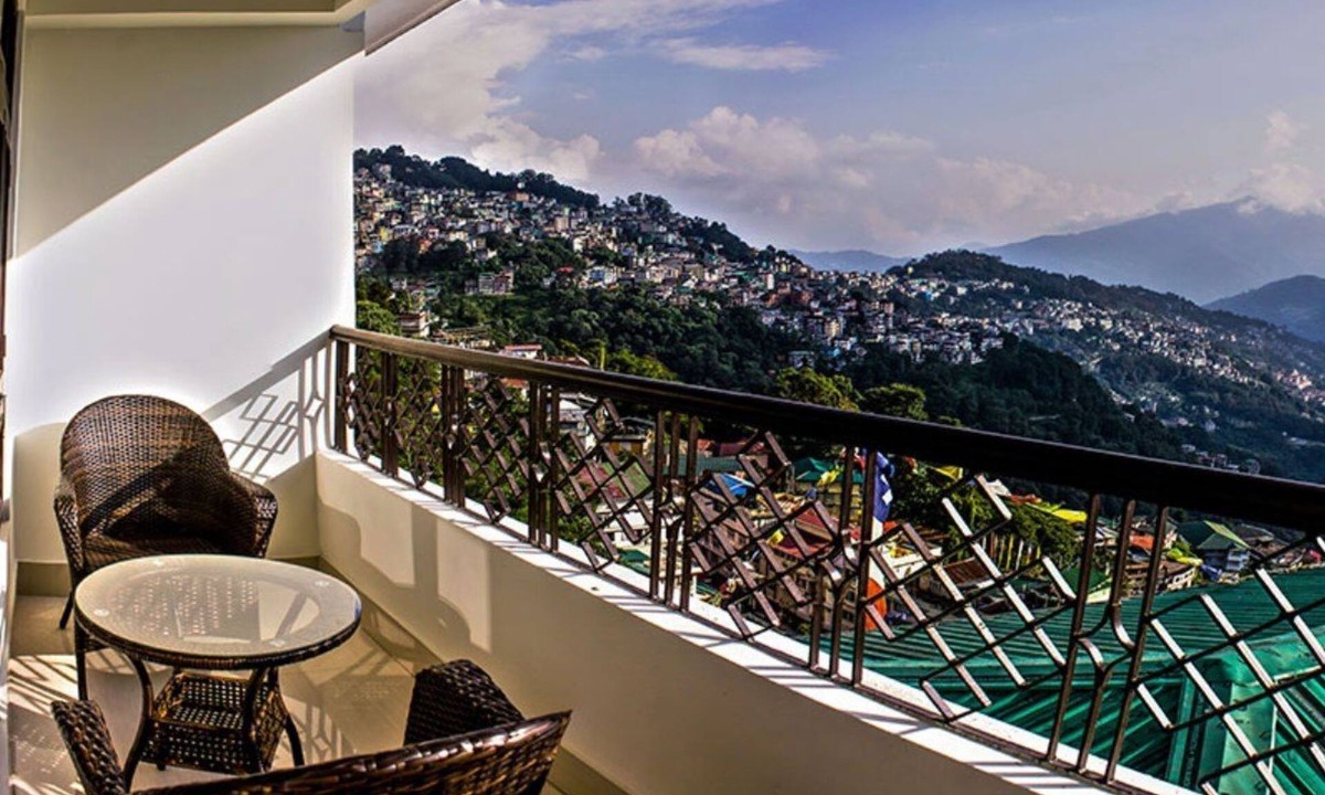 Sungava Hotel | Jain Group Royal Orchid & Spa