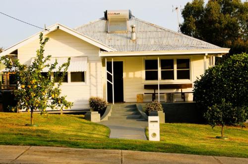 Waroona House | Jarrah Cottage