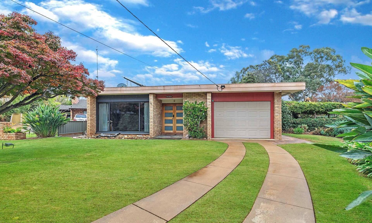 Echuca House | Jensen House - Retro Style with a modern update