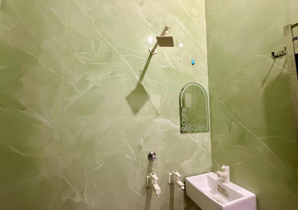 Mathura Hotel | JSRInn