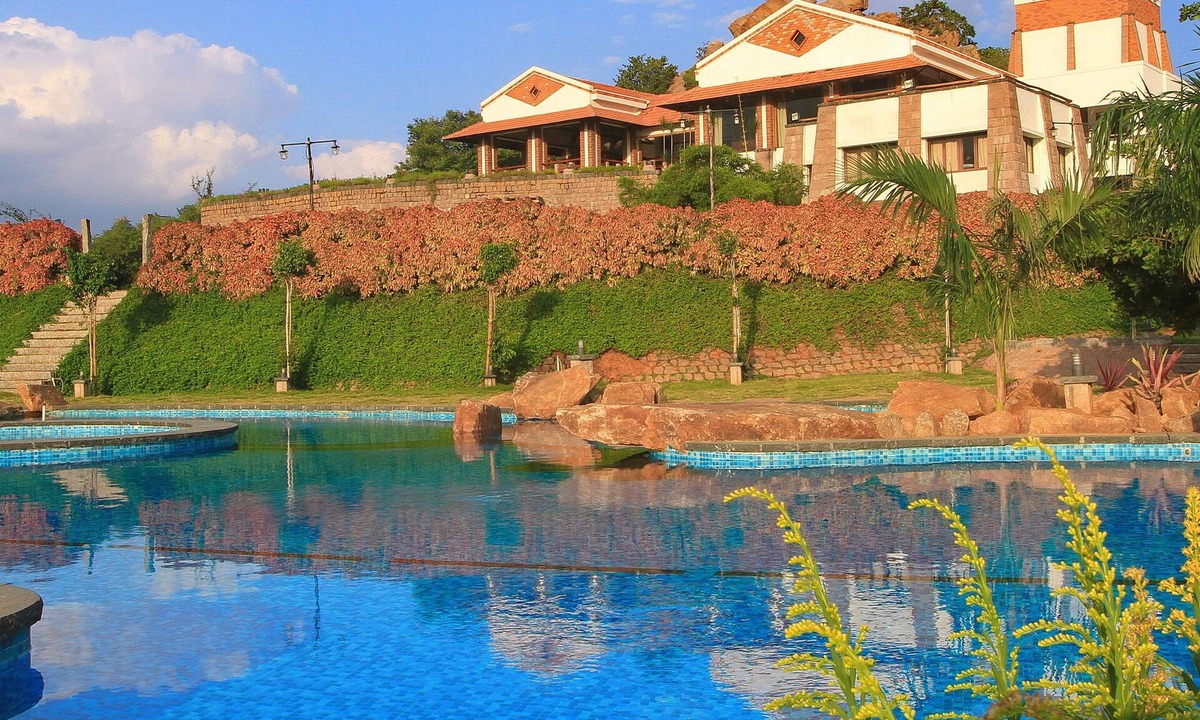 Saranthangi Resort | Kadambavanam Ethnic Village Resort