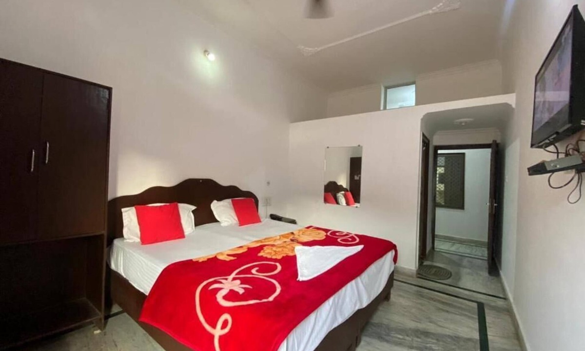 Khajuraho Hotel | Karma Hostel