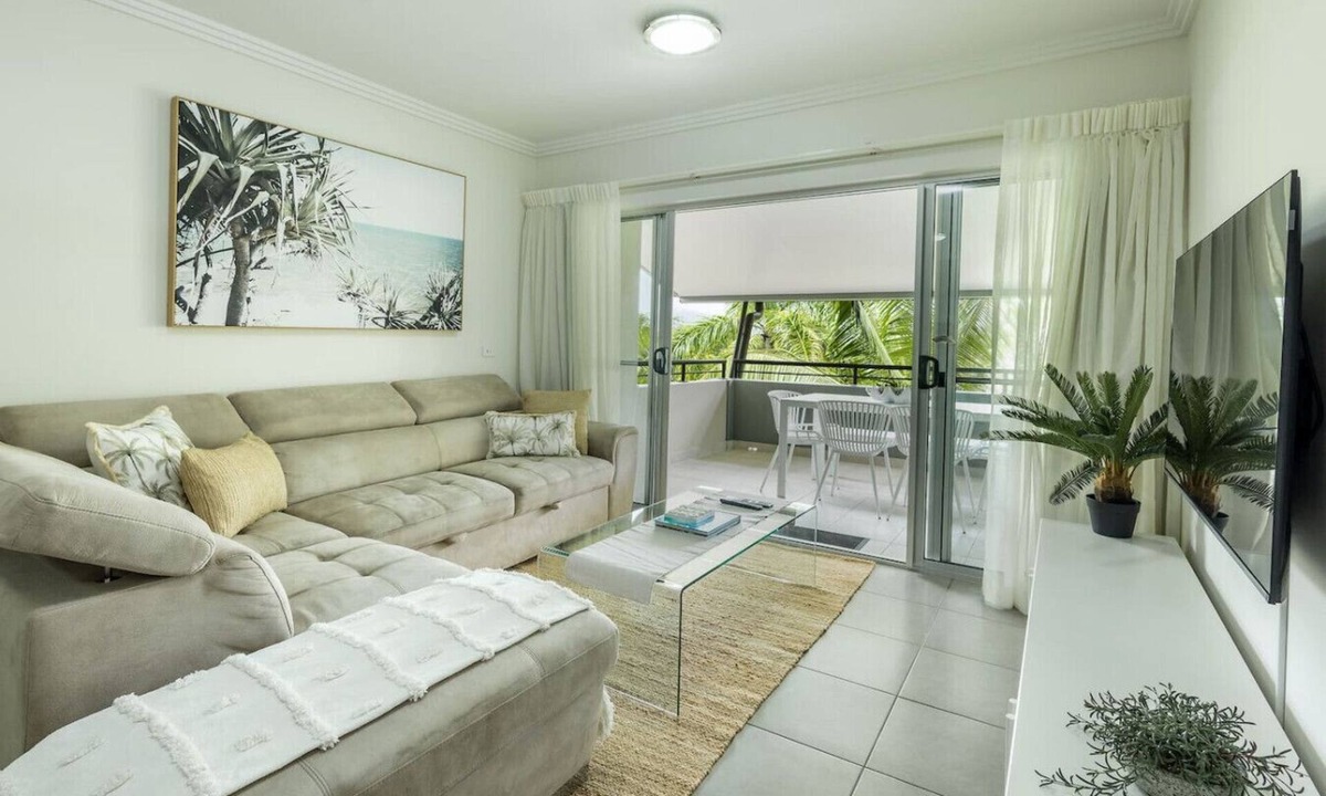 Kewarra Beach Apartment | Kewarra Beach Coastal Retreat 2BR Apt - Pool/BBQ