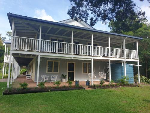 Brisbane Waterfront House | Kiarabilli on Moreton