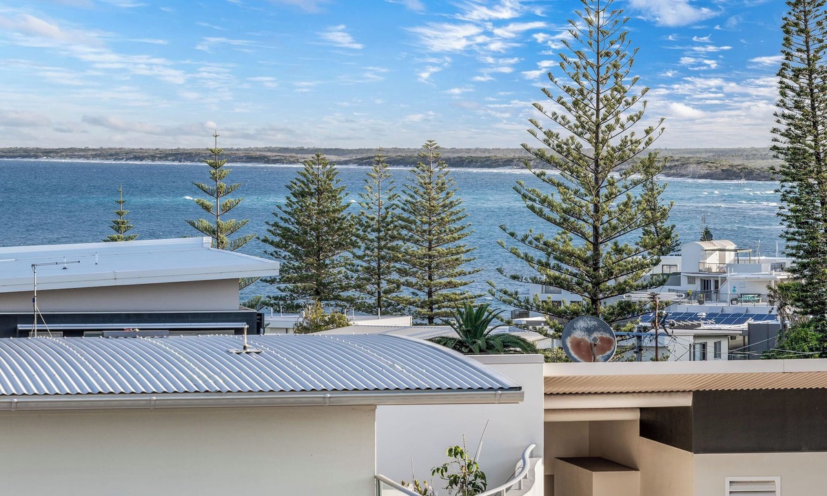 Kings Beach Apartment | Kings Beachside Escape - Spacious 2 bedroom Apartment with Ocean Views,