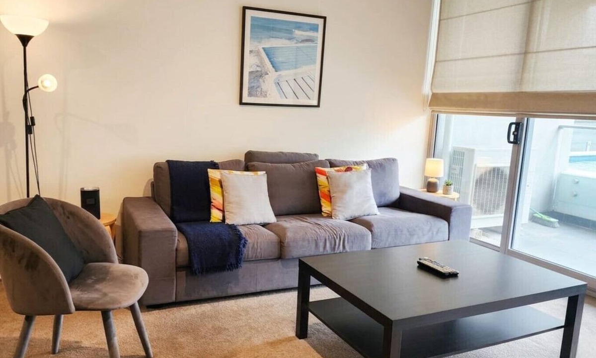 Kingston Apartment | Kingston Foreshore Flat with Garden View