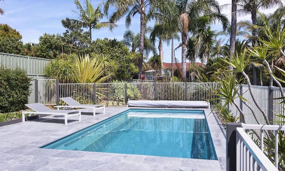Ulladulla House | Kokomo on Village - with a pool & large yard.