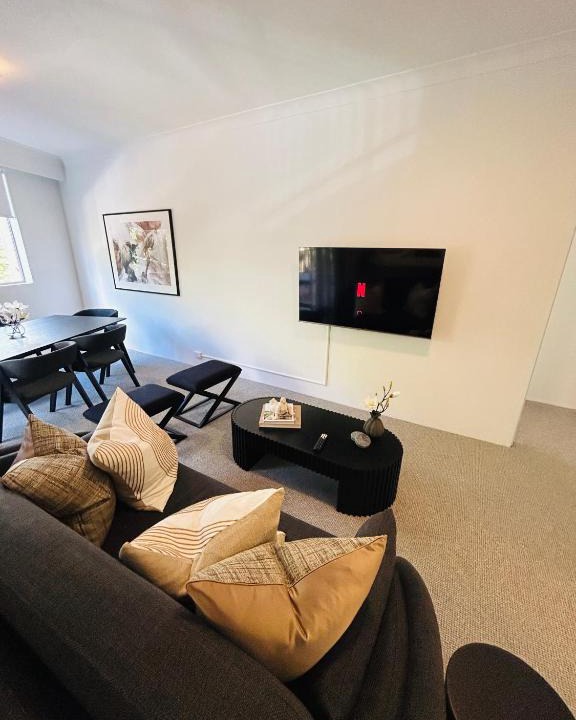 Camperdown Apartment | KozyGuru | Camperdown | Cozy 2-Bed Apt + Parking