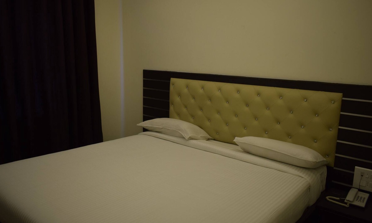 Gingee Hotel | Kumaran Residency