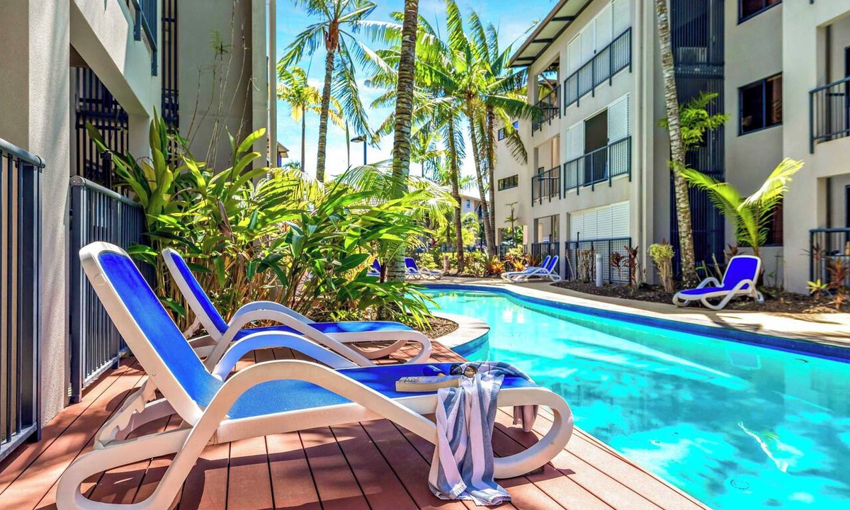 Trinity Beach Apartment | Laguna Edge—Swim-Out Studio, near Sea & Dining