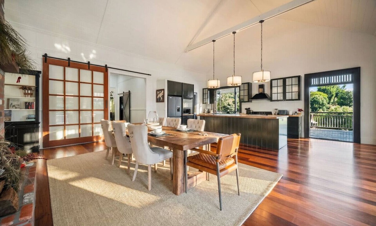 North Tamborine House | Lake front 5 Acre Farmstead with 2 dwellings