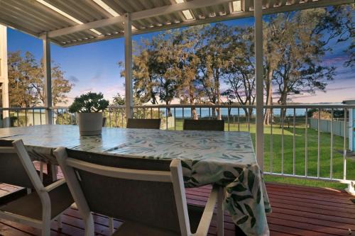 Budgewoi House | Lake Front Home Relax Unwind