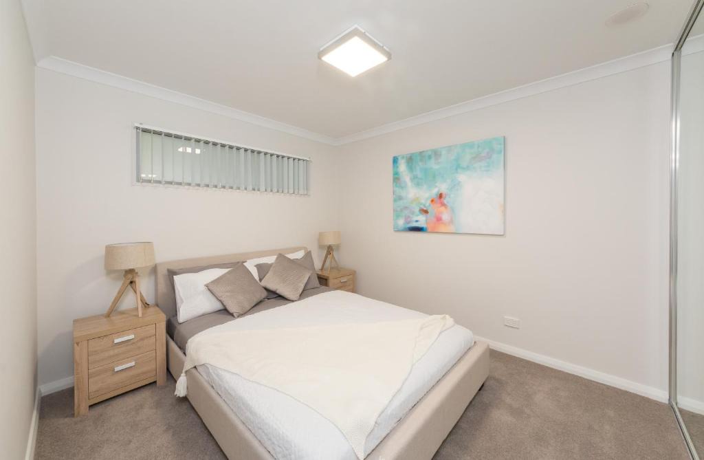 Rockingham Apartment | Lakeview Suite 17