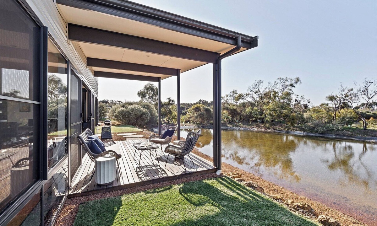 Wilyabrup House | Lang Chalet Vineyard Bliss on the Waterfront