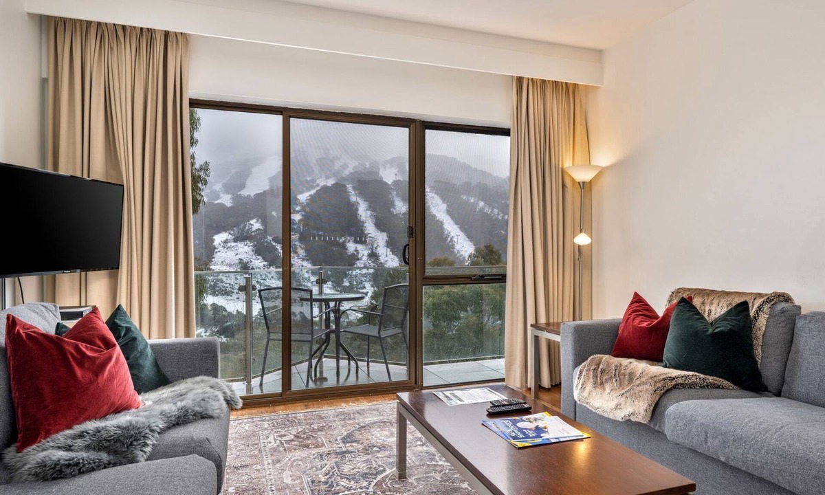 Thredbo Apartment | Lantern 18 Balcony