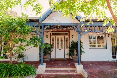 Dunsborough Cabin | Lanterns Retreat