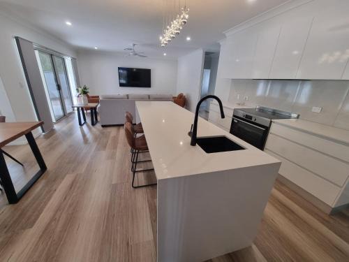 Urraween House | Large Executive Home with Luxurious Master Suite