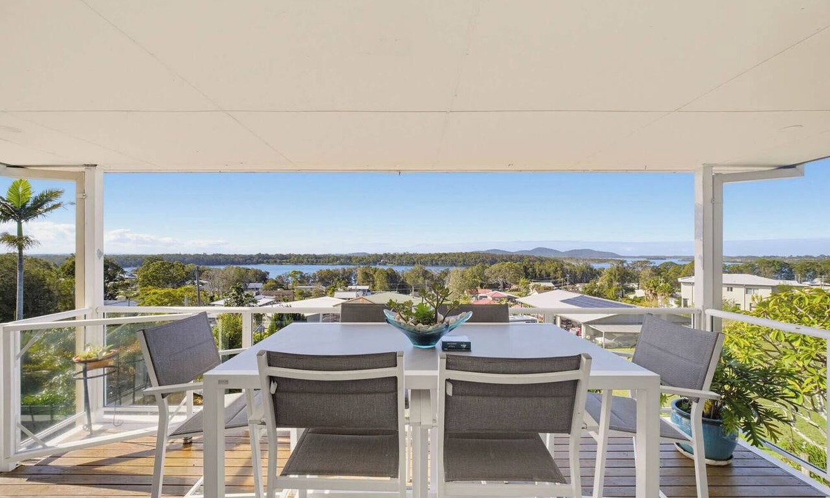 Coomba Park House | Large group retreat overlooking beautiful Wallis Lake with stunning views.