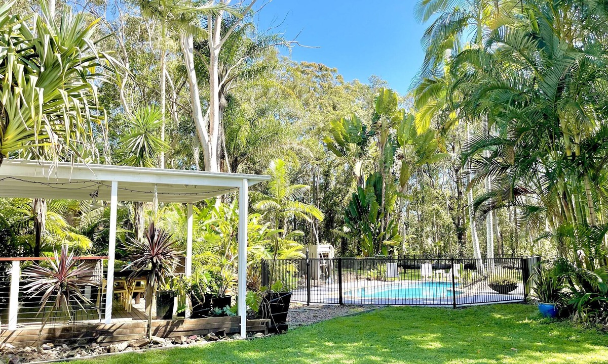 Doonan House | Large house with function room. Plenty of Space, only 10 minutes to Hastings St
