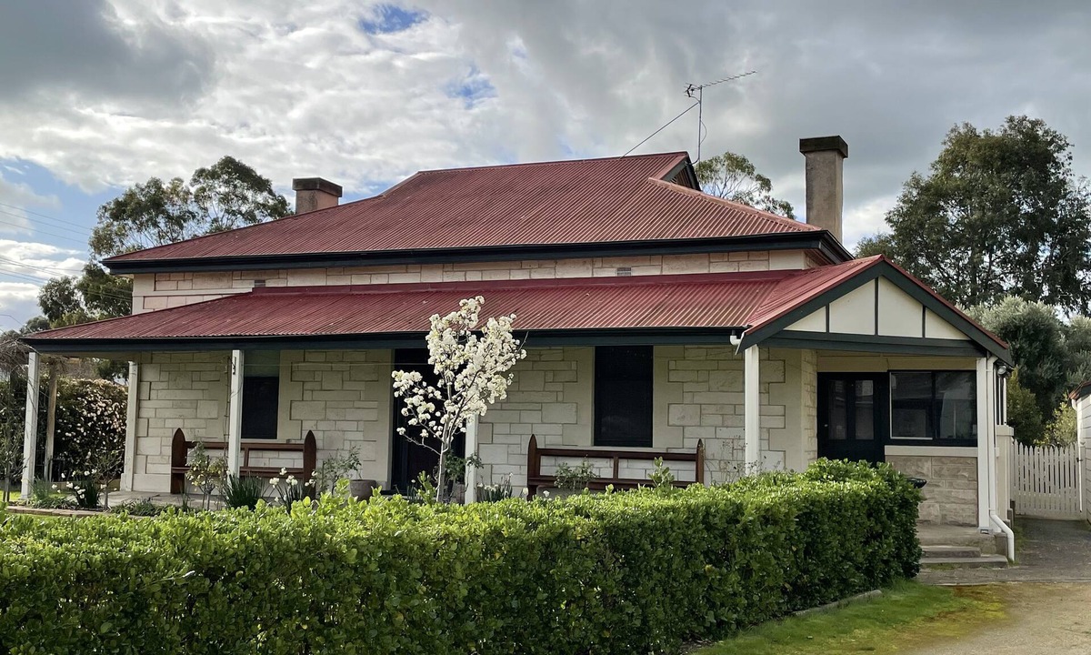 Naracoorte House | Large Room within residence of quiet home