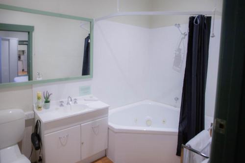 Soldiers Hill Apartment | Large Studio Apartment with Spa