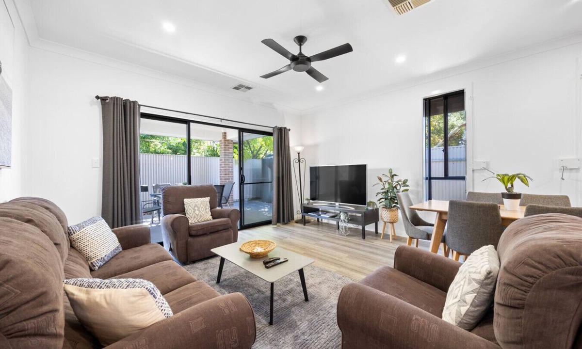 Largs Bay House | Largs Tides—Modern Stay Between Beach & Dining