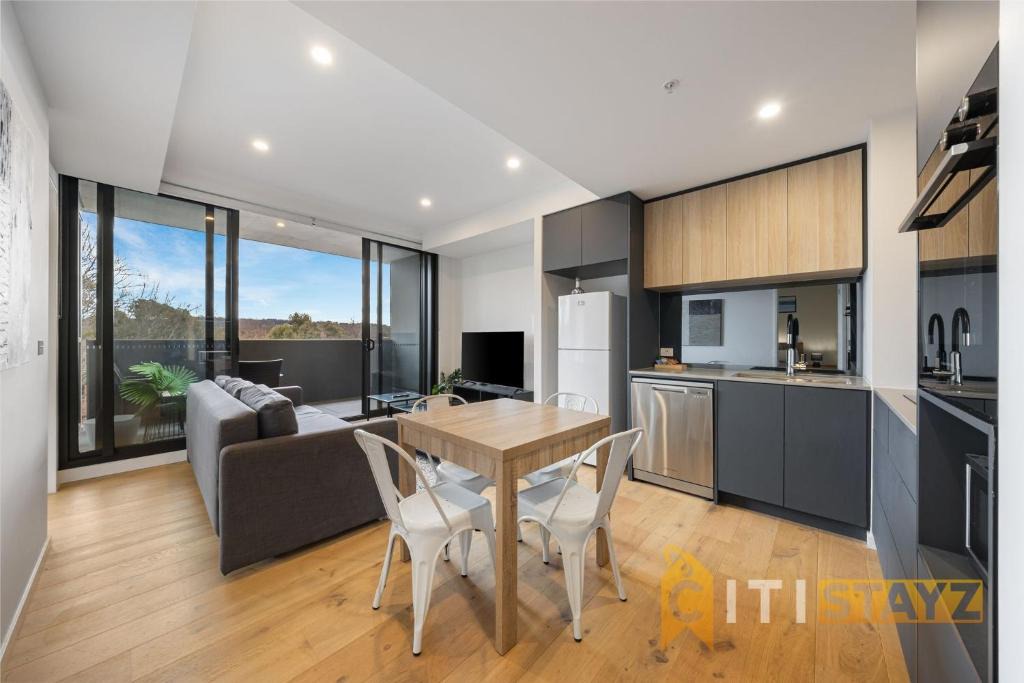 Lyneham Apartment | Lavish in Lyneham - 2BD 1Bth Apt