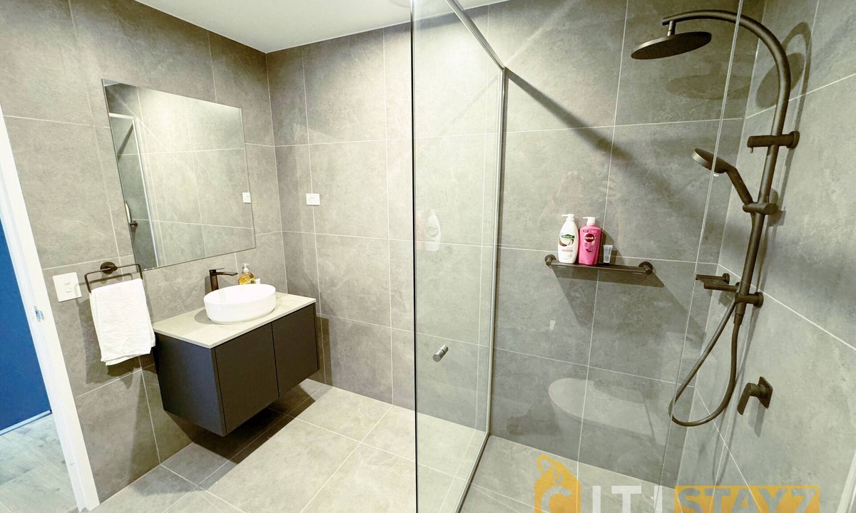 Lyneham Apartment | Lavish in Lyneham - 2BD 1BTH Apt