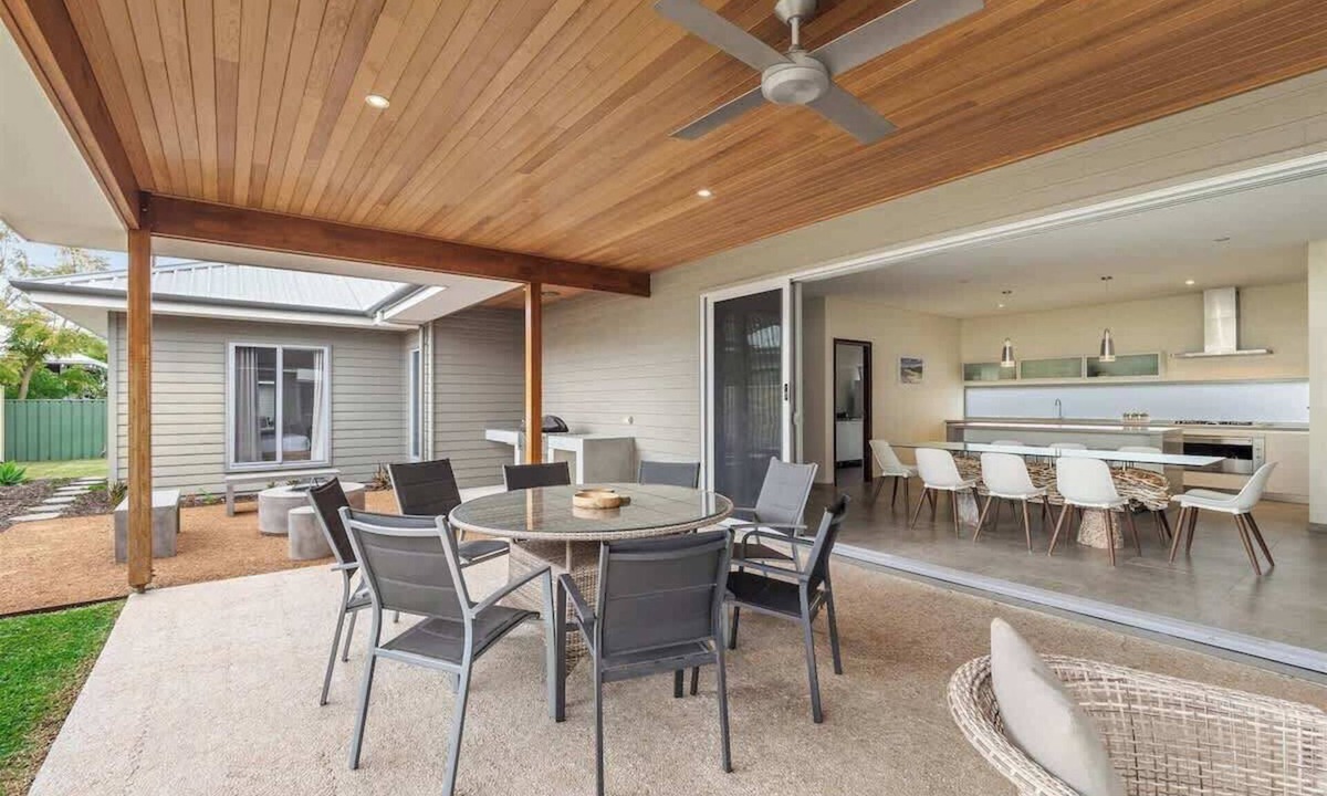 Quindalup House | Leeuwin House—Spacious Seaside Living for Groups