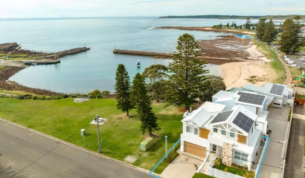 Shellharbour House | LegaSea Lodge - Pet Friendly Beachfront Plunge Pool