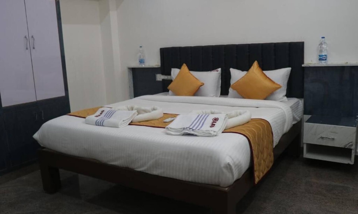 Tirupati Apartment | Leo Home Stay #4