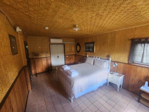Katrine House | LeVar -Historic accessability accommodation with Ensuite and Mod Cons