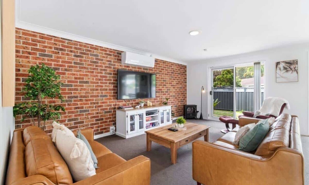 Maloneys Beach Villa | Light and Bright at Maloneys