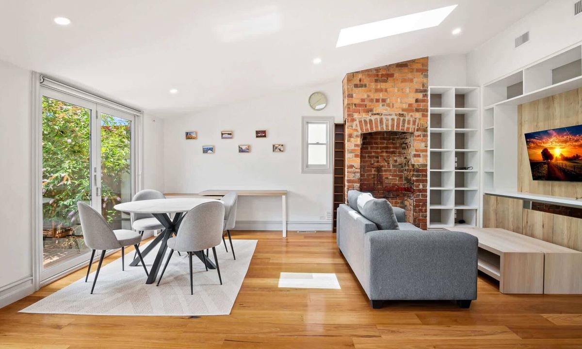 Brunswick House | Light-Filled House Close to Cafés and Parks