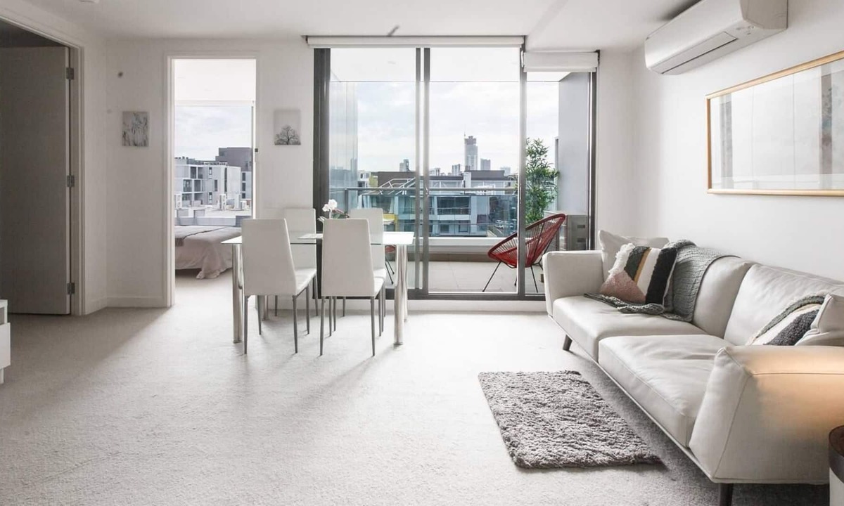 Windsor Apartment | Light Filled Modern Escape in a Prime Location
