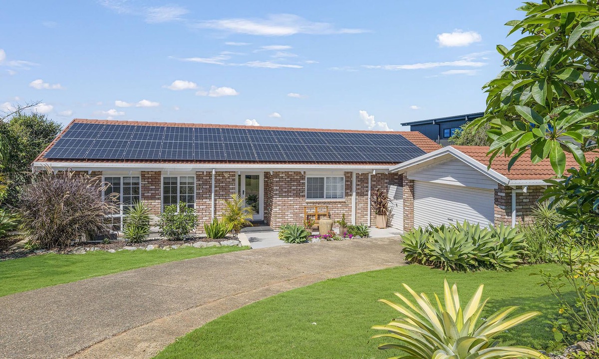 Port Macquarie House | Lighthouse Beach Luxury - Beachside cottage just minutes walk from the beach