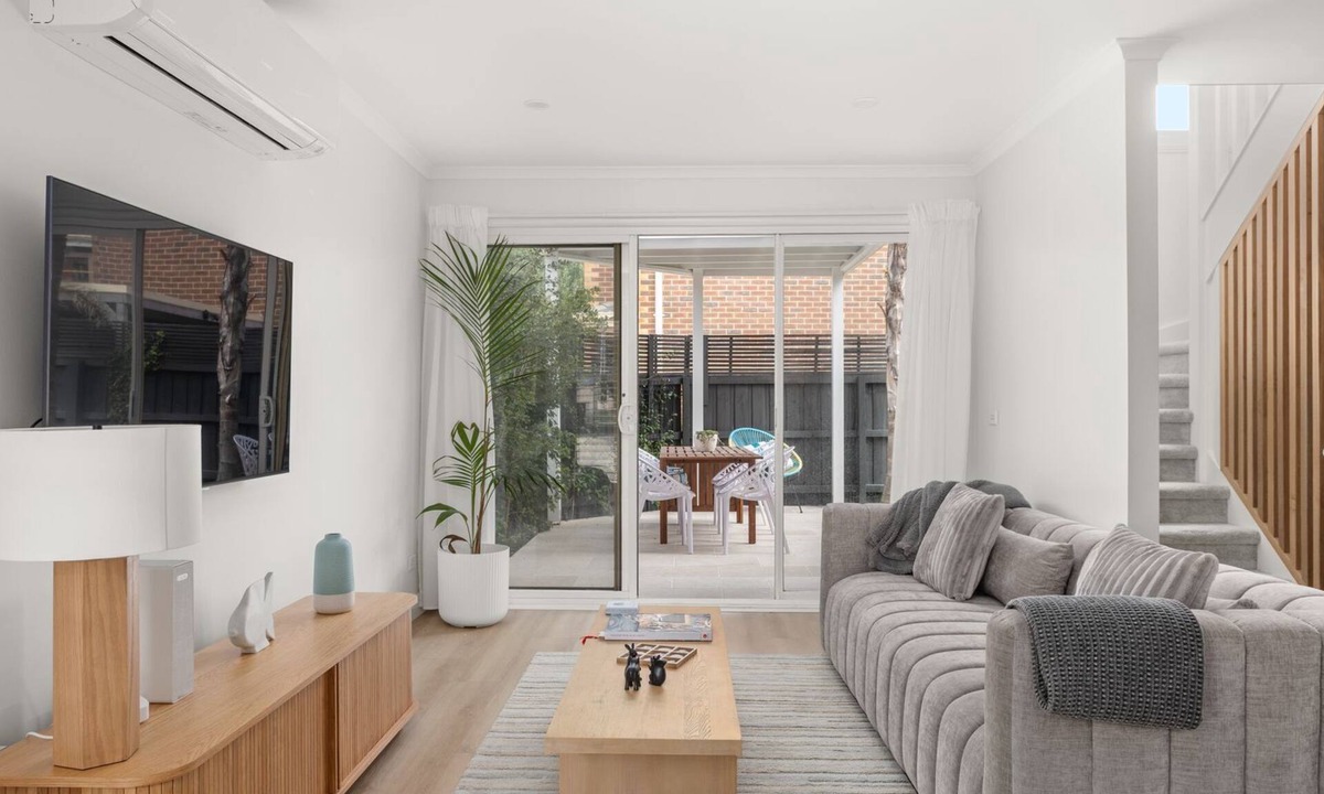 Aspendale House | Lilly Belle - double-storey townhouse