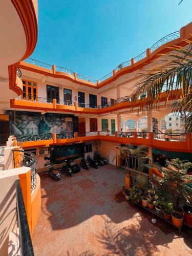 Live Hostel | Tapovan