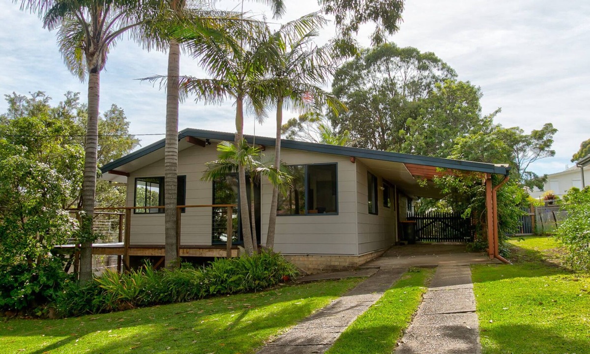 Mollymook Beach House | Lockhart Leafy Cottage