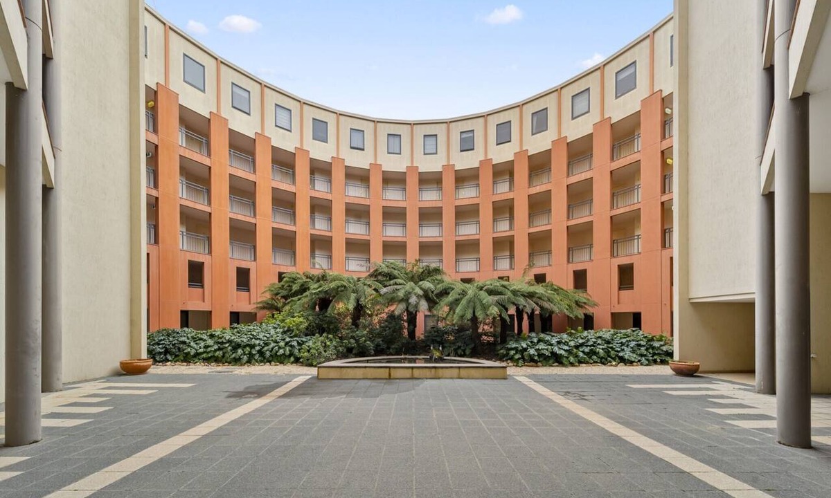 City East Apartment | Loft-Style CBD 1-Bed with Rooftop Terrace & BBQ