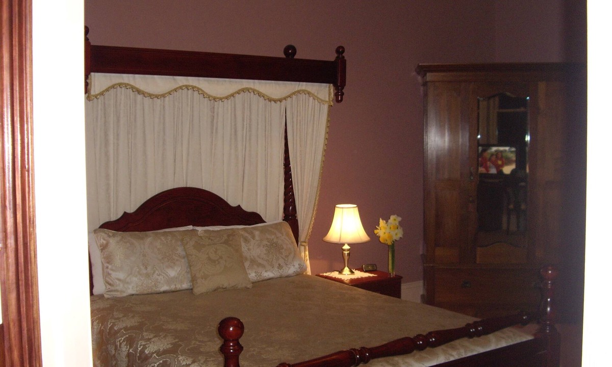 Latrobe Bed & Breakfast | Lucinda B&B