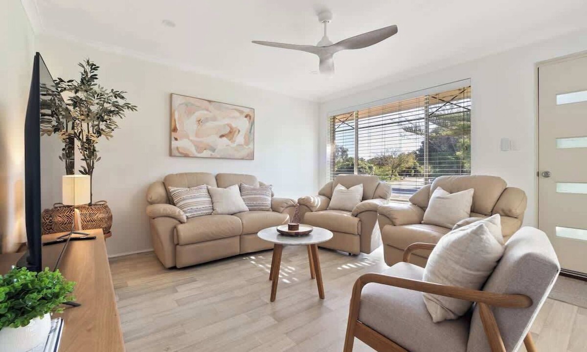 Quindalup House | Luna Getaway—Spacious Family Escape by the Coast