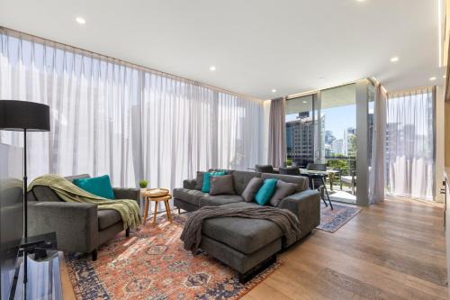 Kangaroo Point Apartment | Lux Style Spacious 2 Bed 2 Bath Apt, Pool , Parking