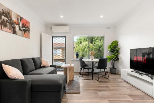 Prospect Apartment | Luxe 2BR, Restaurants, 8 Min to CBD FREE Parking