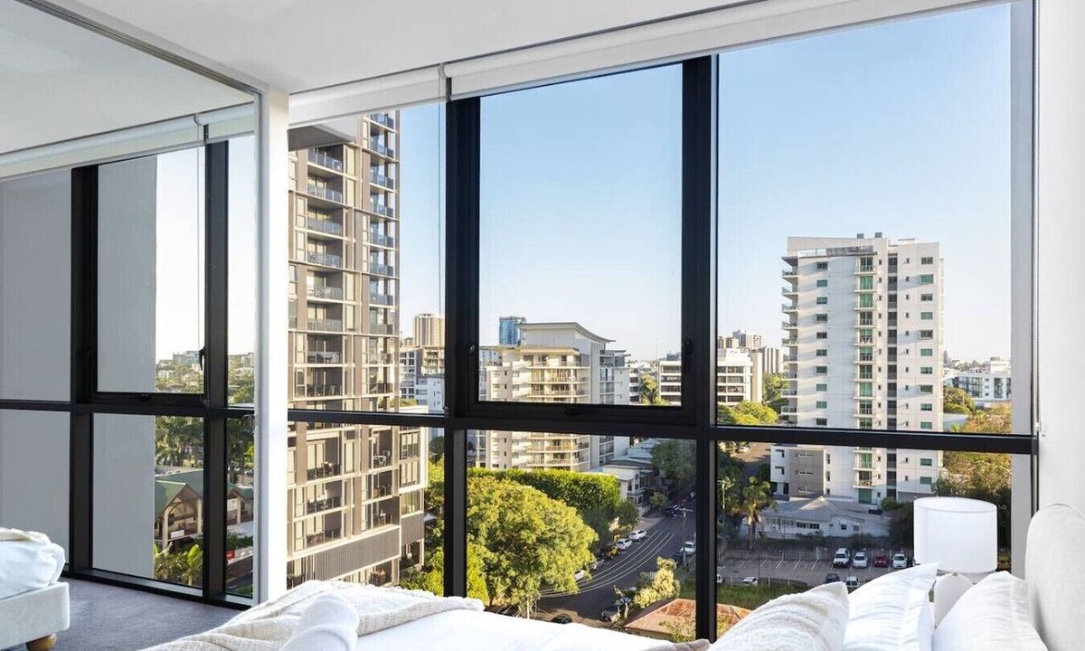 Milton Apartment | Luxe 2BR |Sleeps 6 |Balcony |Pool |Walk To Suncorp
