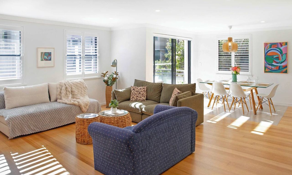 Woolloomooloo Apartment | Luxe Bright 2BR. Walk to Harbour wharf + parking