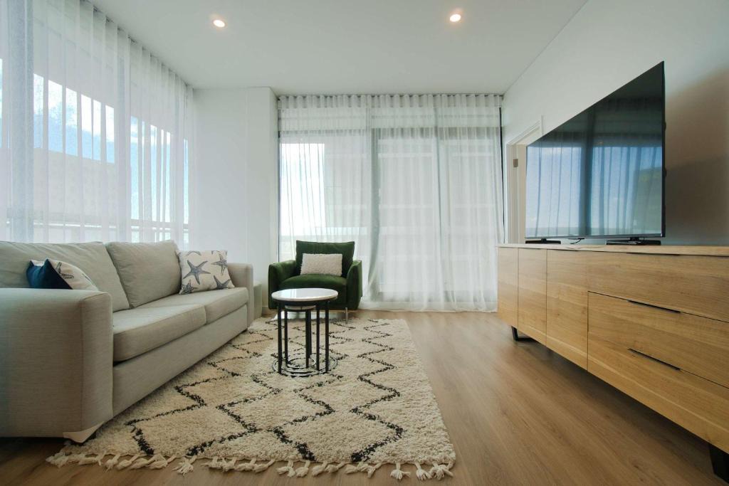 Adelaide Central Business District Apartment | Luxe CBD Retreat- 2BR Apt w Pool Gym Steam&Sauna